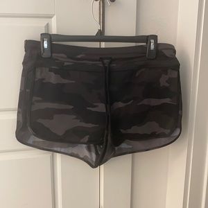 Athleta freestyle black camo swim shorts small